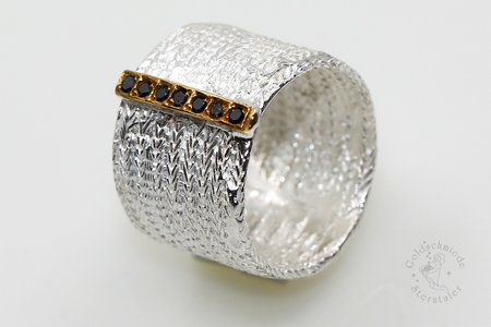 Ring aus Silber mit schwarzen Diamanten