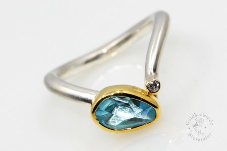 Ring aus Gold und Silber mit Aquamarin und Brillant