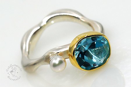 Ring in 925 Silber, 750 Gold mit Aquamarin und Süßwasserperle