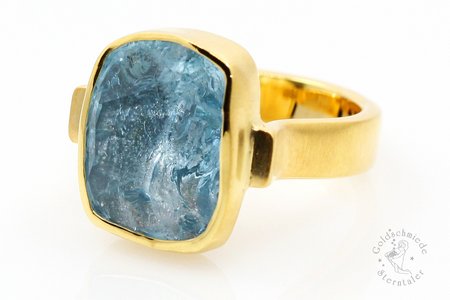 Ring aus Gold mit einem Aquamarin