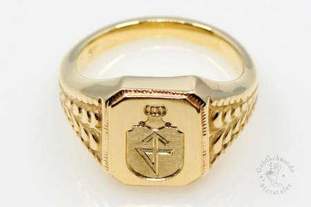 Ring aus Gold mit Wappengravur