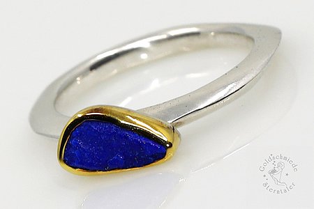 Ring aus 925 Silber, 750 Gold mit Lapislazuli