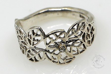Ring mit Diamant