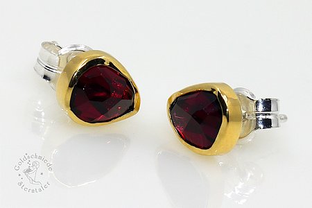 Ohrstecker aus 925 Silber und 750 Gold mit Granat